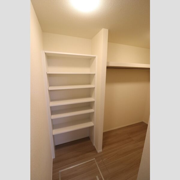 収納 (ウォークインクローゼット)