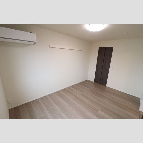 その他 (北側洋室)