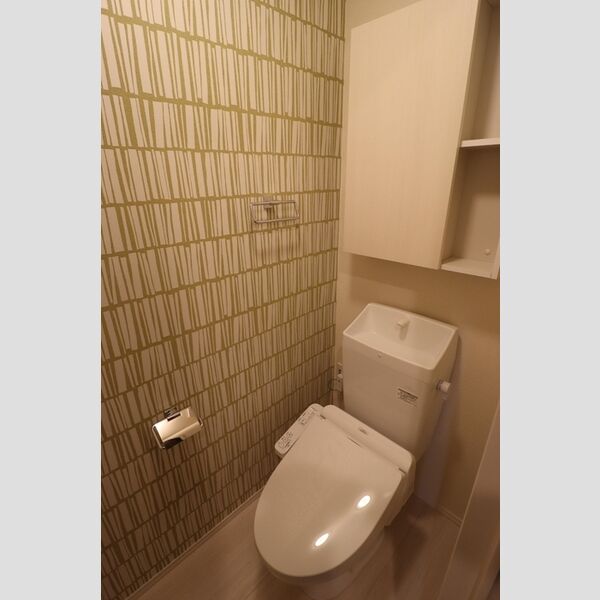 トイレ (洗浄機能付き暖房便座)