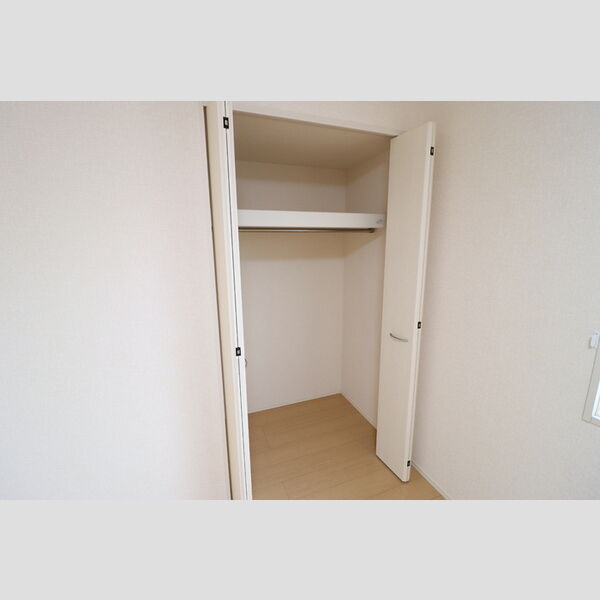 収納 (2F北側洋室収納)
