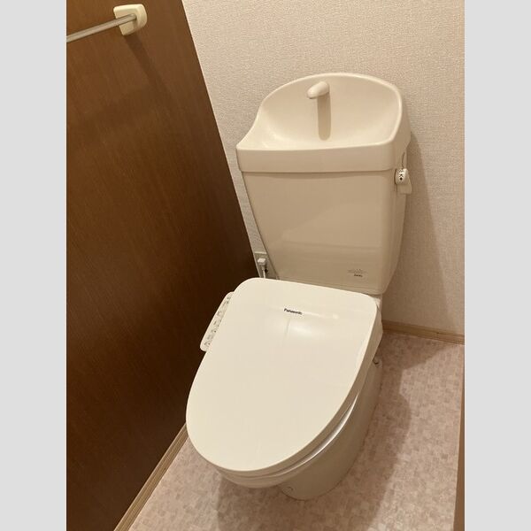 トイレ (トイレ)