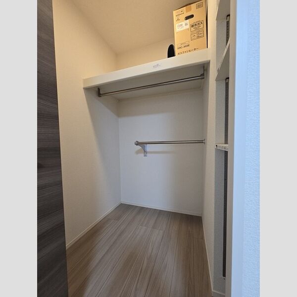 収納 (ウォークインクローゼット)