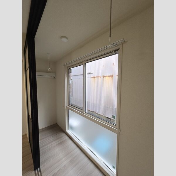 バルコニー・ベランダ (サンルーム　室内物干)