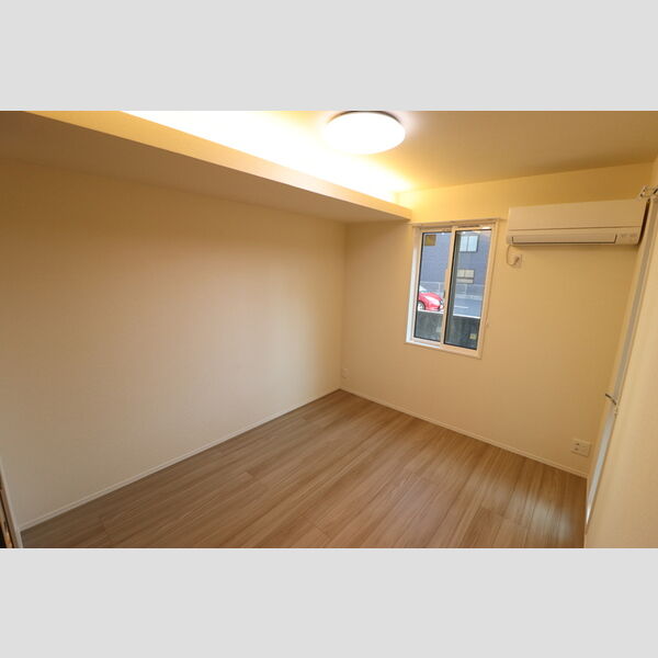 その他 (南側洋室)