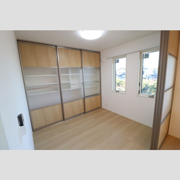 その他 (南側洋室)