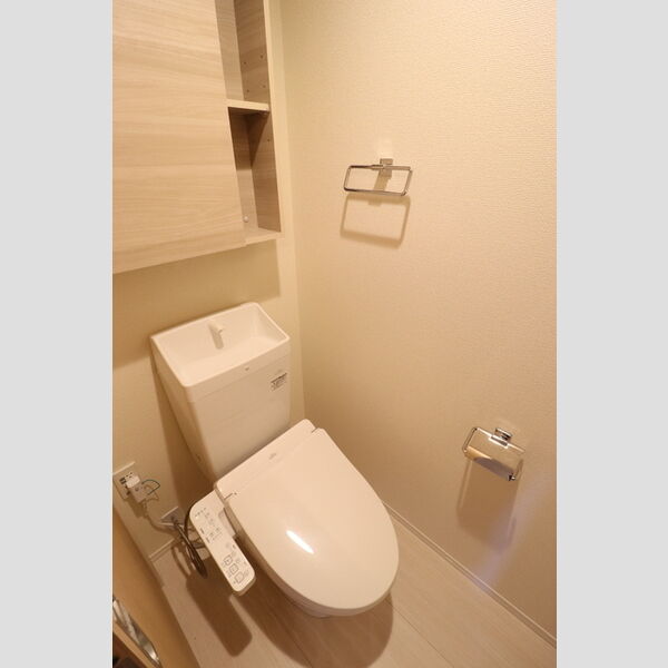 トイレ (洗浄機能付き暖房便座)