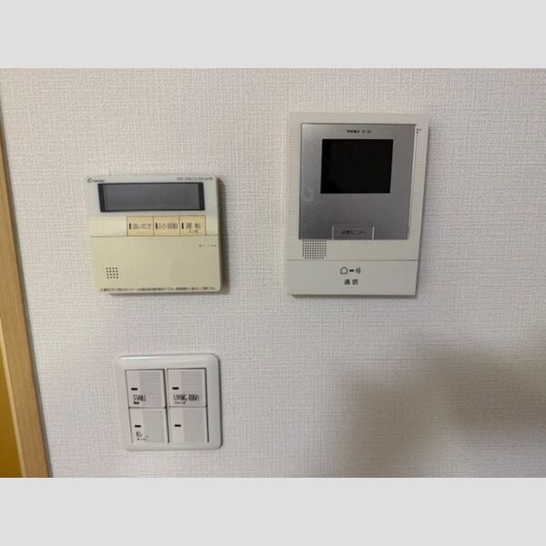 その他設備 (モニタ付インターホン、給湯リモコン)