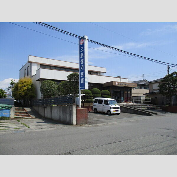 現地周辺 (三島信用金庫)