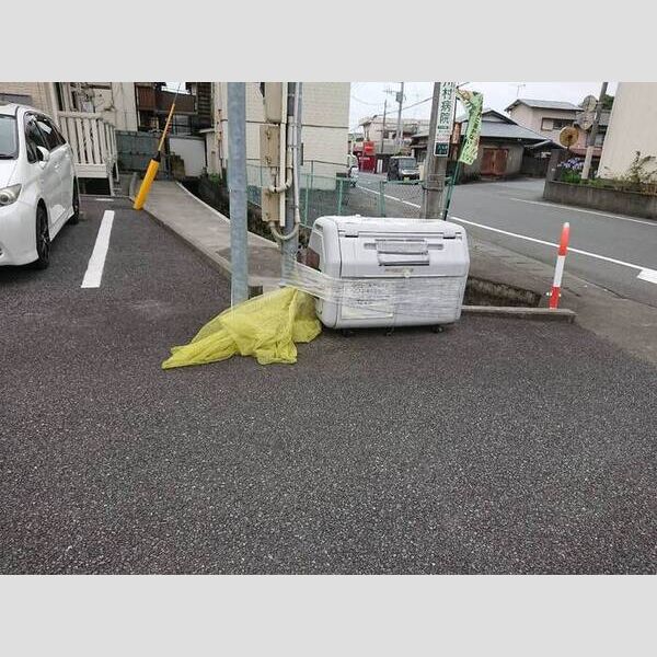 現地周辺 (ゴミ置き場)
