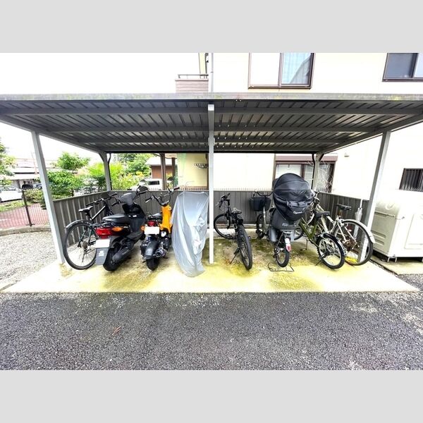 現地周辺 (駐輪場)