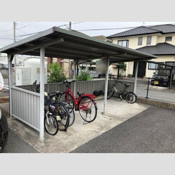 現地周辺 (駐輪場)