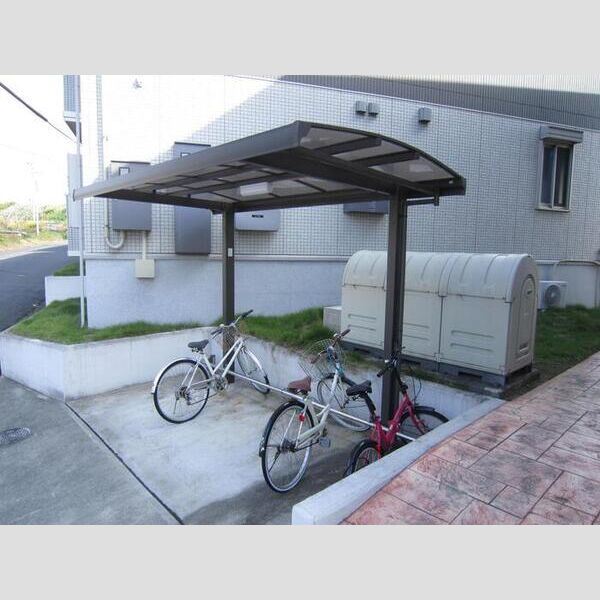 現地周辺 (駐輪場)