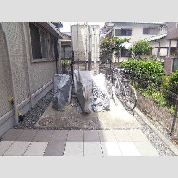 現地周辺 (駐輪場)