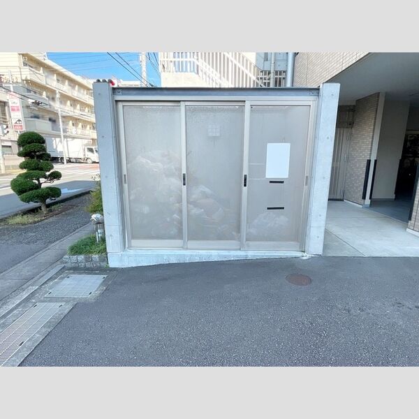 現地周辺 (ごみ置き場)