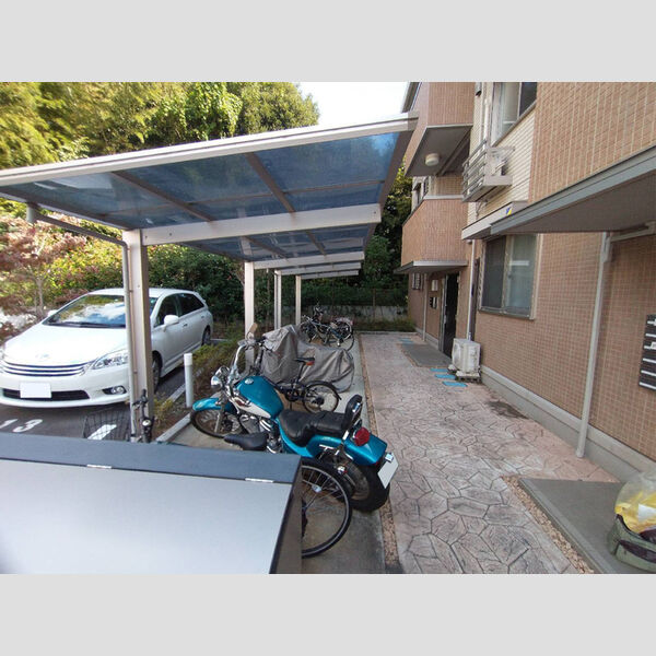 現地周辺 (駐輪場)