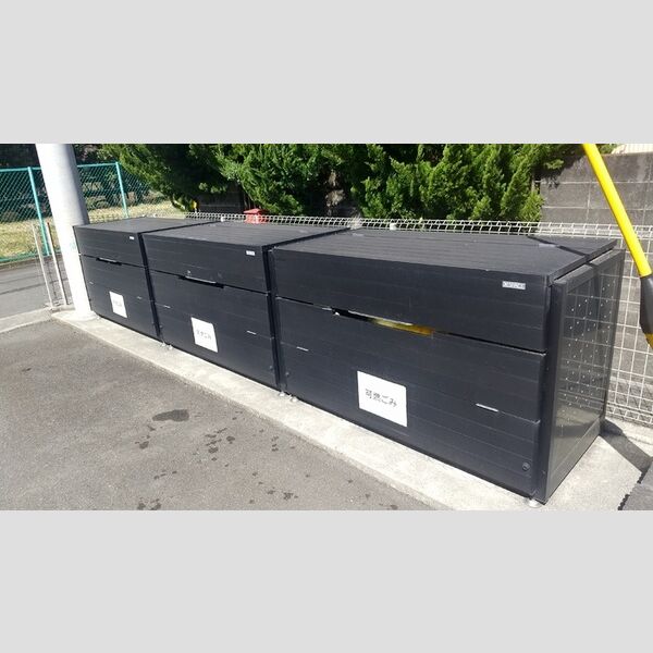 現地周辺 (ゴミボックス)