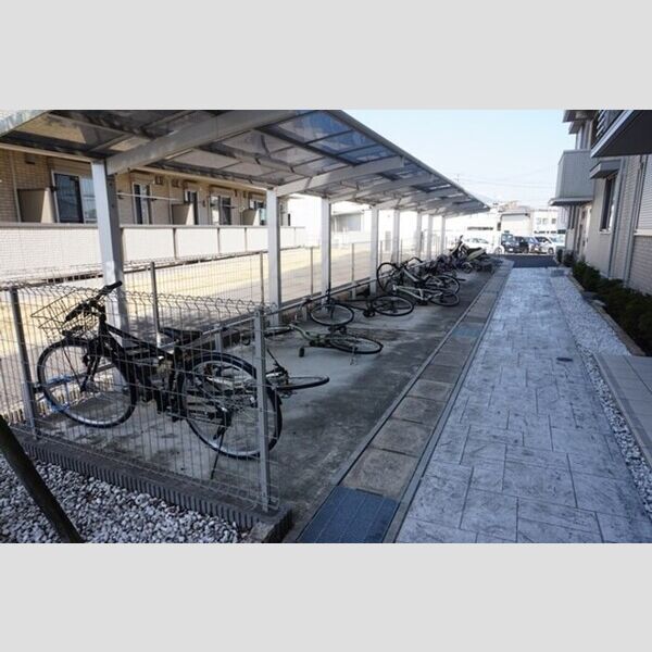 現地周辺 (駐輪場)