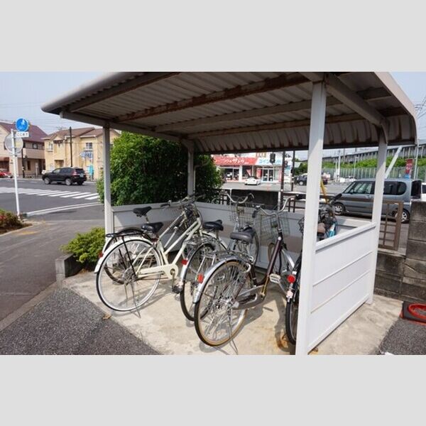 現地周辺 (駐輪場)