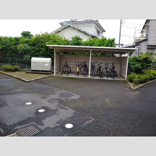 現地周辺 (駐輪場)