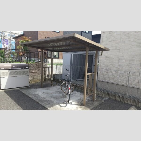 現地周辺 (駐輪場)