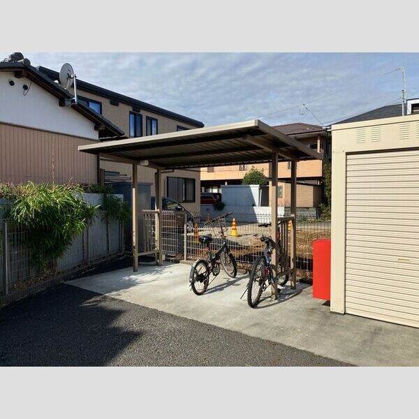 現地周辺 (駐輪場)