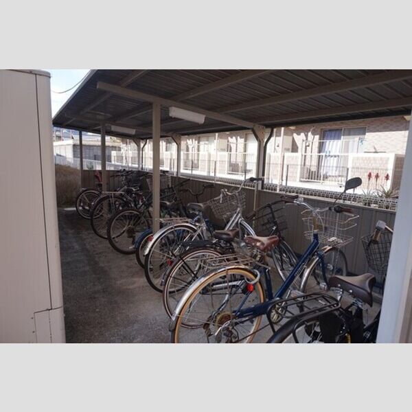 現地周辺 (駐輪場)