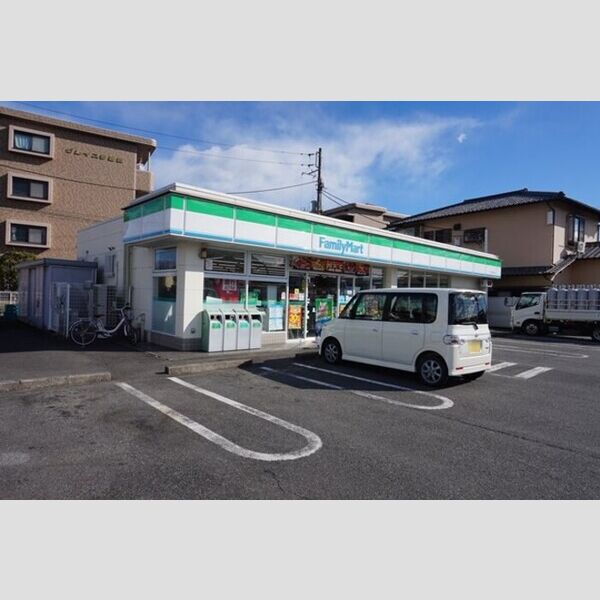 現地周辺 (ファミリーマート富士柚木店 440m)