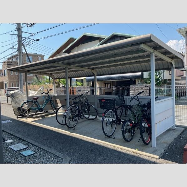 現地周辺 (駐輪場)