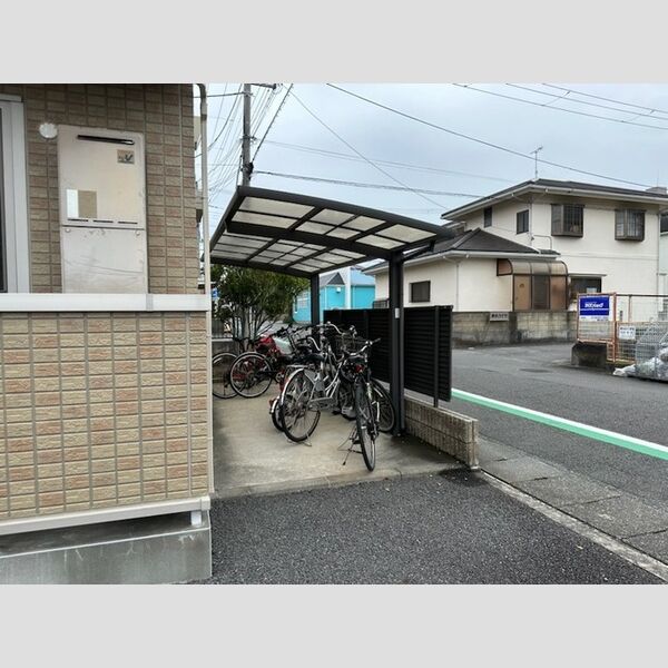 現地周辺 (駐輪場)