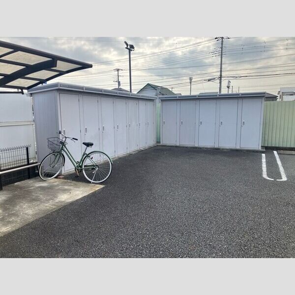 現地周辺 (屋外物置)