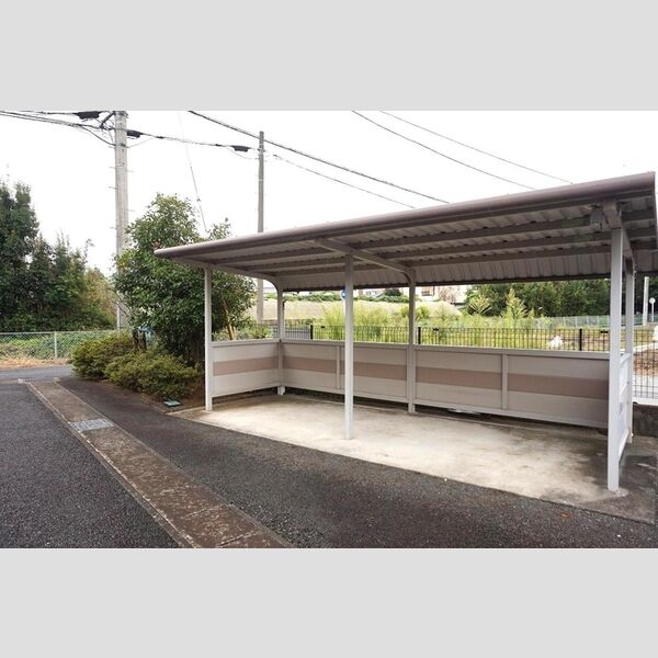 現地周辺 (駐輪場)