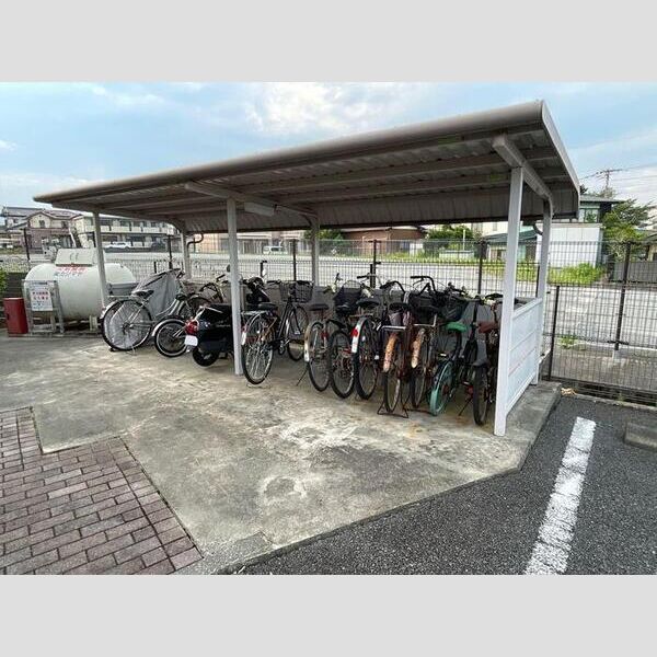現地周辺 (駐輪場)