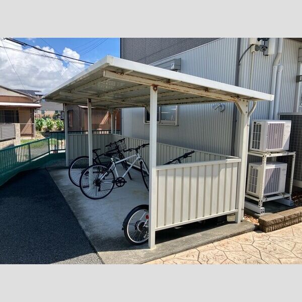 現地周辺 (駐輪場)