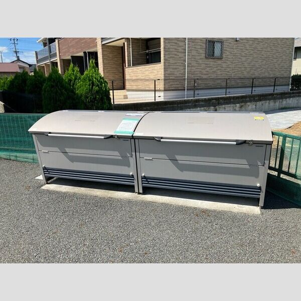 現地周辺 (ゴミボックス)