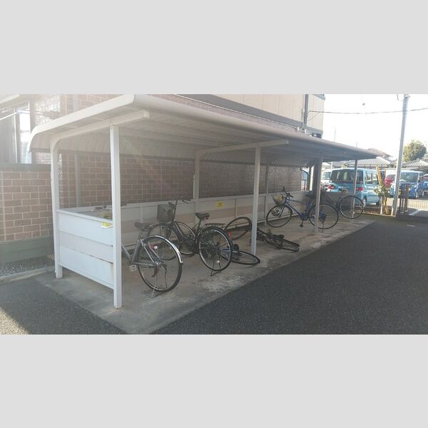 現地周辺 (駐輪場)