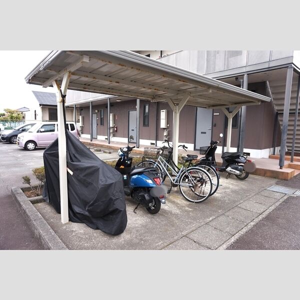 現地周辺 (駐輪場)