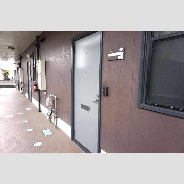 エントランス (エントランス)