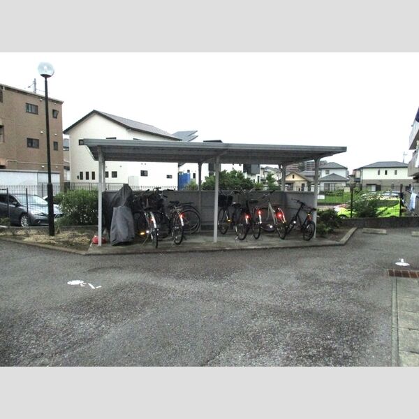 現地周辺 (駐輪場)