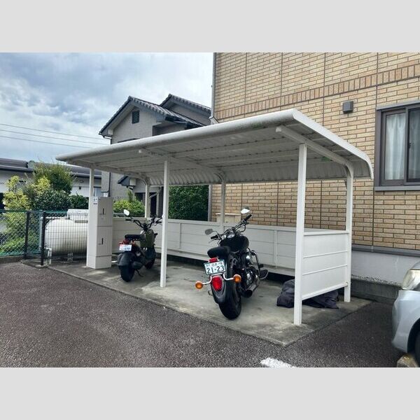 現地周辺 (駐輪場)