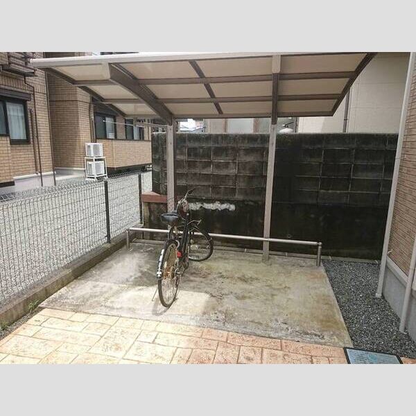 現地周辺 (駐輪場)