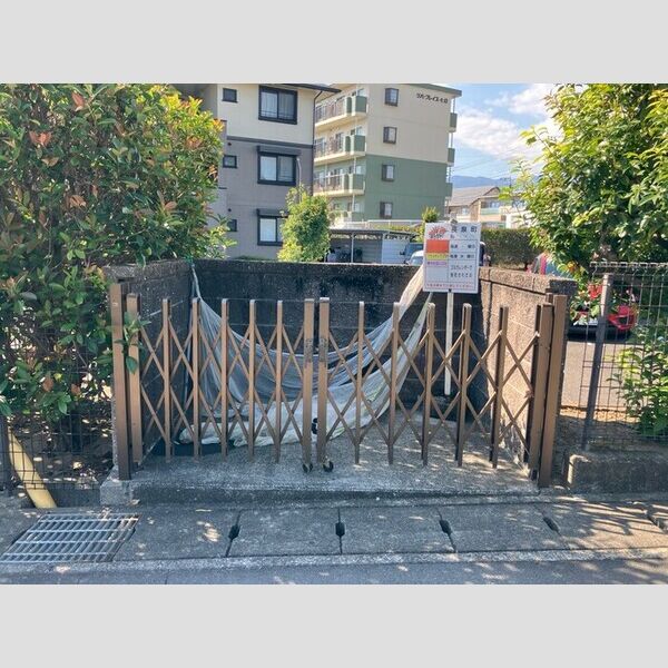 現地周辺 (ゴミ置き場)