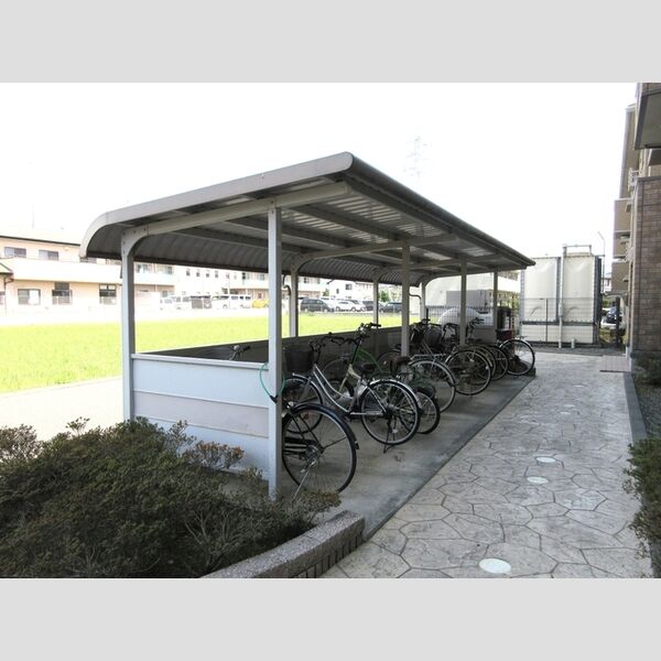 現地周辺 (駐輪場)