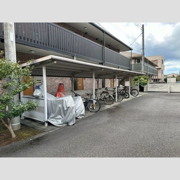現地周辺 (駐輪場)