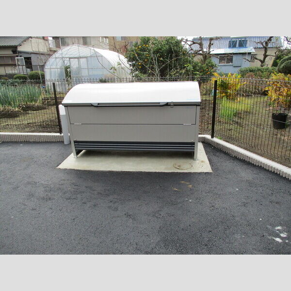 現地周辺 (ゴミボックス)