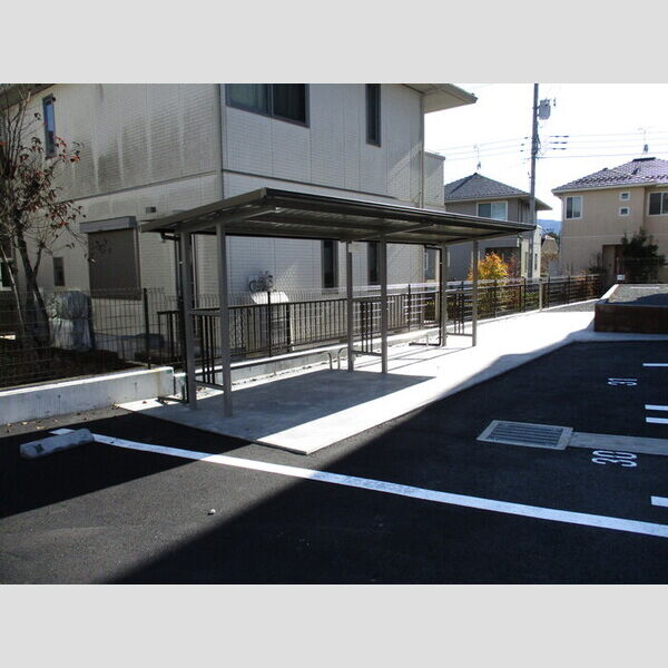 現地周辺 (駐輪場)