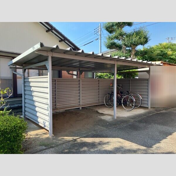 現地周辺 (駐輪場)