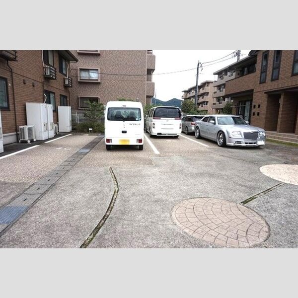 駐車場 (駐車場)