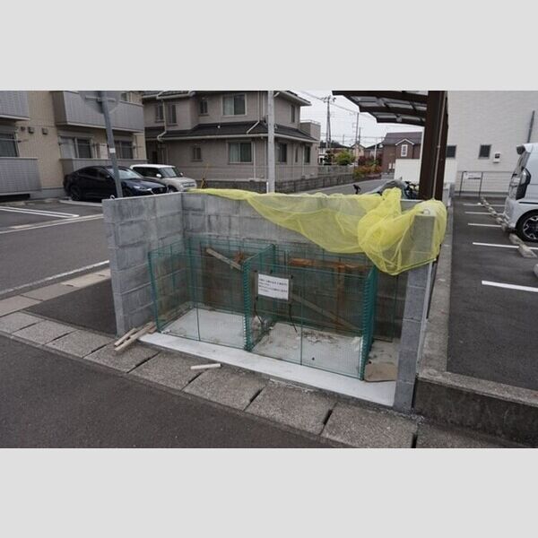現地周辺 (ゴミ置き場)