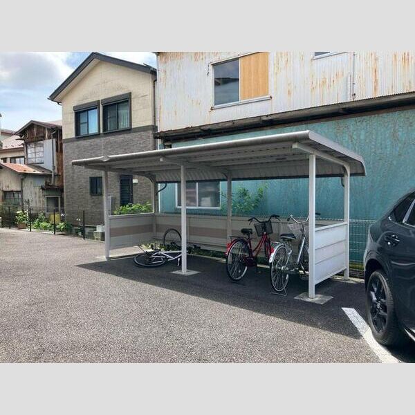 現地周辺 (駐輪場)