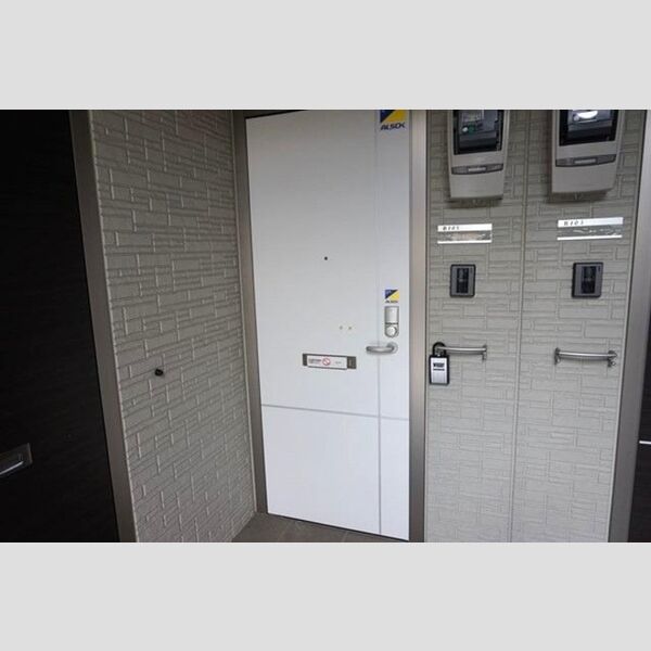 エントランス (エントランス)